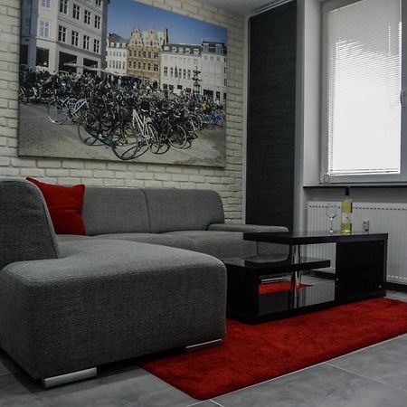 Rr Bus Station Apartment Pressburg Exterior foto